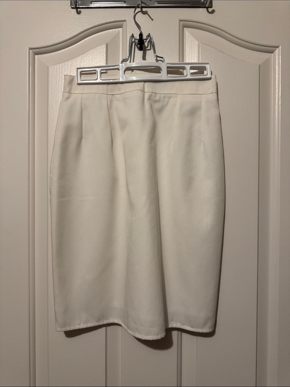 Classic Cream Pencil Skirt - Women's Workwear